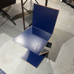 Cassina Zig Zag stoel blauw gebeitst essenhout 