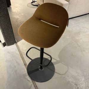 Artifort Beso Bar stool (foto 1) - Paul Berden Jr.jpeg