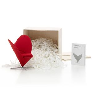 miniatur-heart-shaped-cone-chair-329903_1024x1024@2x.jpg